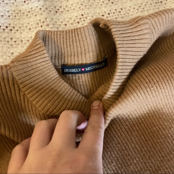 Brandy Melville dupe camel cropped sweater - Picture 2 of 3